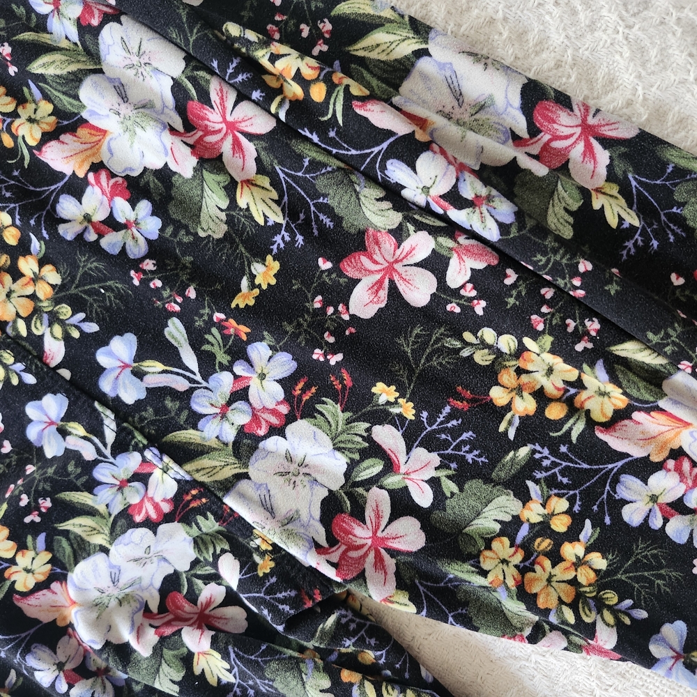*Bundle 3/$20!* Super Soft Floral Print Leggings - Picture 5 of 6